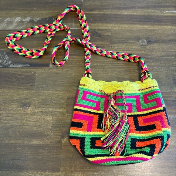 Handmade Artisan Wayuu Bucket Back Crossbody Colorful Columbian Woven Small - Picture 1 of 8